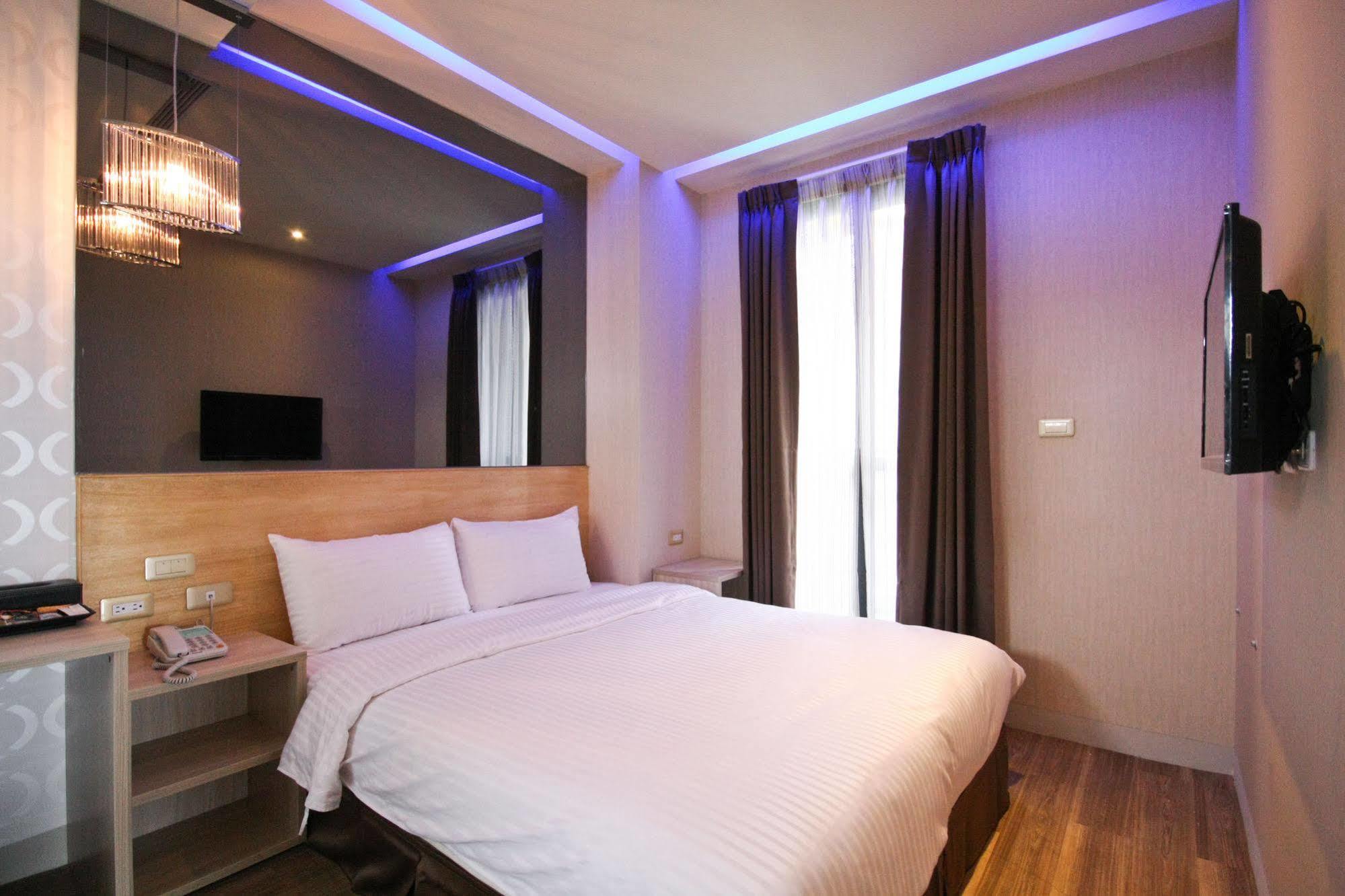 Check Inn Express Taichung Fuxing Hall 2 Esterno foto